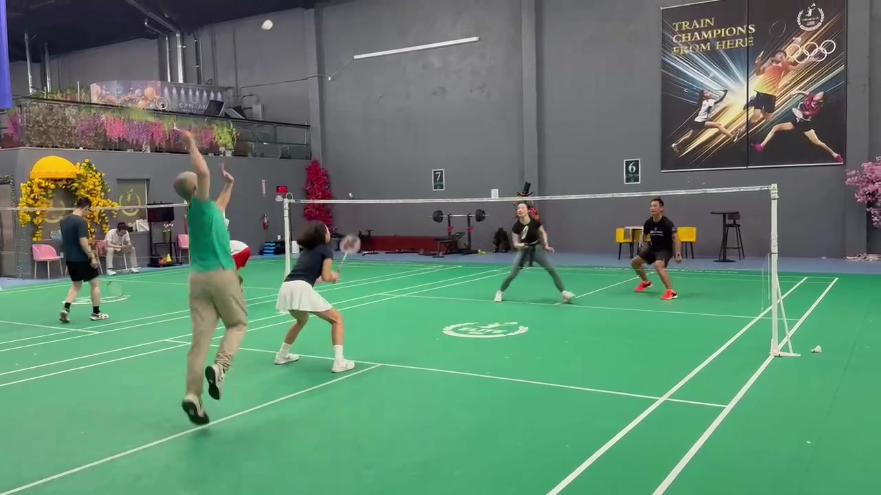Green shirt overhead handling